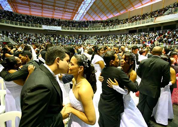 Governo abre 500 vagas para casamento civil comunitrio em Cuiab
