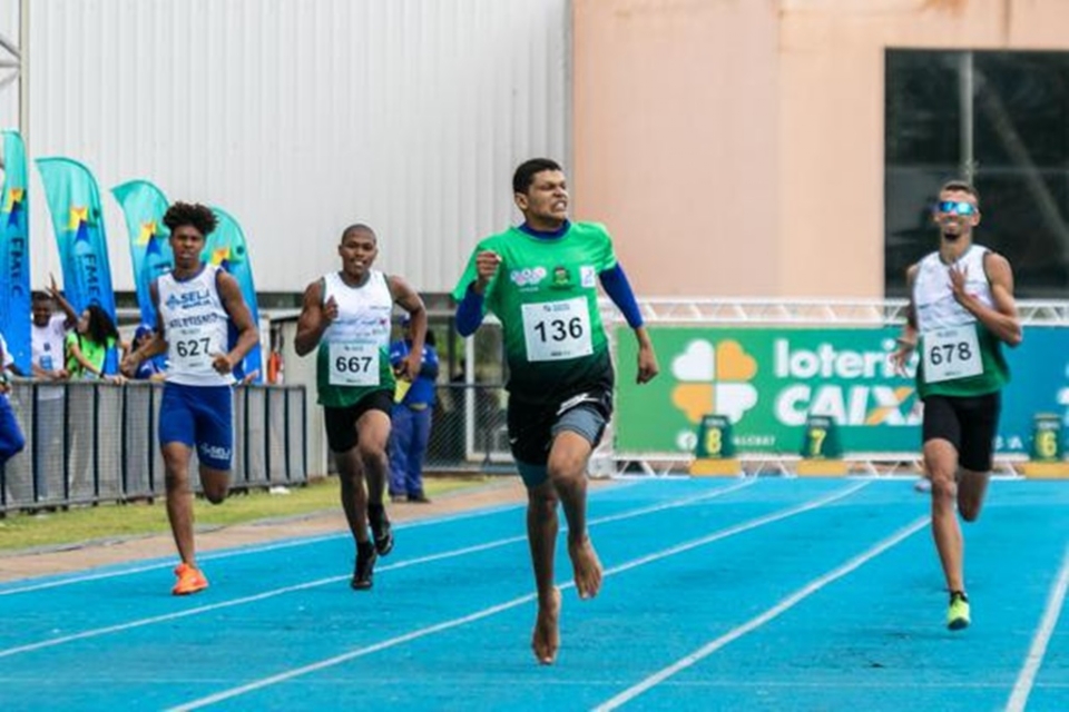 'Bolt mato-grossense': sem dinheiro, jovem corre descalo e vence prova no Brasileiro de Atletismo sub-20