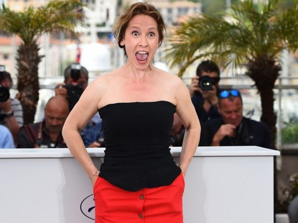 13/05: A diretora Emmanuelle Bercot divulga o filme 'La tete haute' no Festival de Cannes 2015