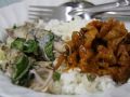 Tailndia: Um peixe mentolado com porco doce e picante, servido com arroz.