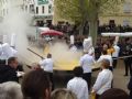 Na Frana, em Bessires (Haute Garonne) e tambm em Mazeres (Arige), desde 1973, na Segunda-feira de Pscoa os cavaleiros da Confraria Mundial da Omelete Gigante de Pscoa confeccionam uma omelete com 15.000 ovos.