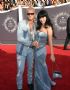 Katy Perry chegou acompanhada de Riff Raff, usando um vestido jeans a la Britney Spears e Justin Timberlake na premiao em 2003. O modelito  da grife Versace. (Foto: Versace/Divulgao)