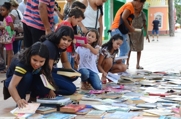 Em comemoração ao Dia do Livro, 'Saber com Sabor' vai distribuir obras pela praça e levar crianças