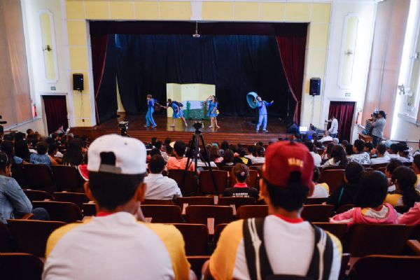 Teatro conscientiza estudantes de Cuiab e Vrzea Grande sobre malefcios do trote