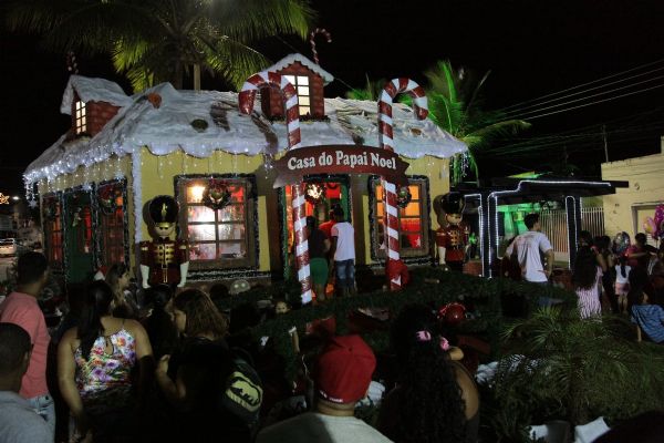 Casa do Papai Noel em Vrzea Grande enfeita 'Natal Feliz' e atrai crianas