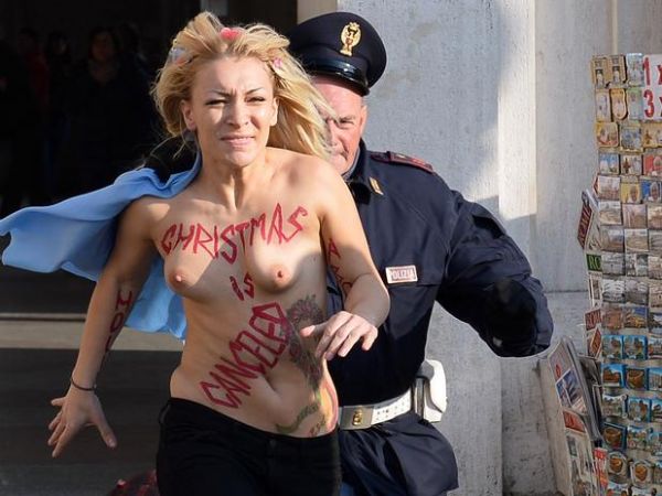 Ativista do Femen protesta a favor do aborto no Vaticano; Veja Fotos