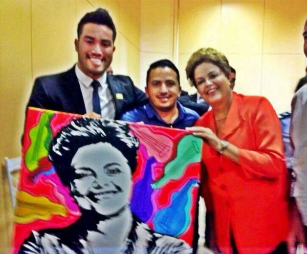 Artista mato-grossense entrega quadro para presidenta Dilma Rousseff; Veja foto 