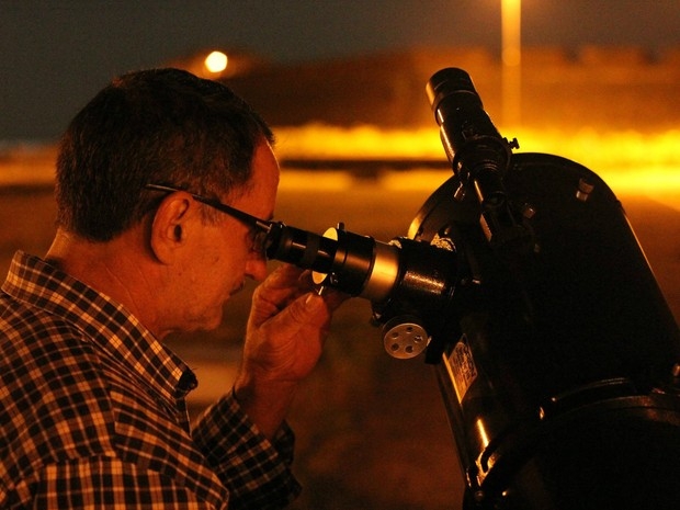 Mostra astronmica tem observao gratuita do cu de Cuiab com telescpio