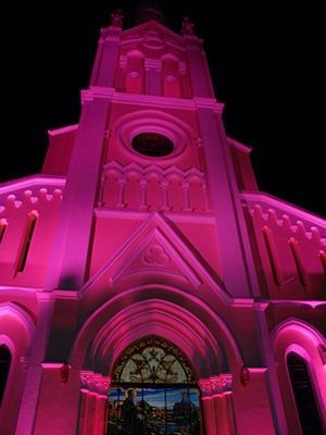 Santurio Nossa Senhora Auxiliadora ser iluminado de rosa nesta quarta-feira