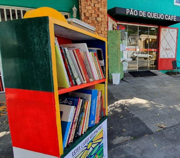 Projeto instala bibliotecas itinerantes em pontos estratégicos de Cuiabá