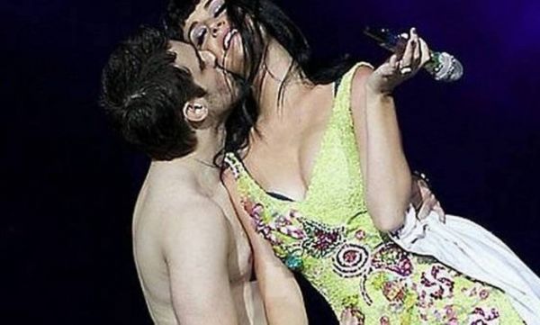 Aps beijo de Katy Perry, Julio de Sorocaba volta  Cidade do Rock
