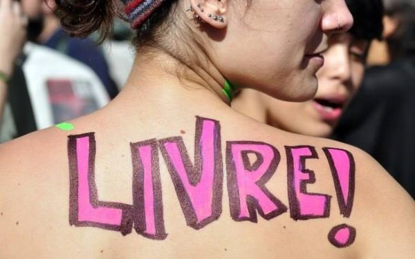 'Ato pela vida das mulheres'  luta contra projeto de lei que dificulta o aborto legal
