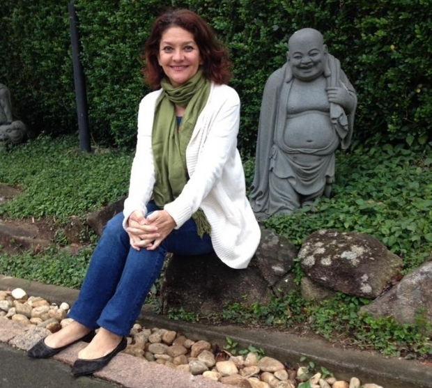 Professora da Yoga formada ndia ministra aula de respirao e meditao em Cuiab