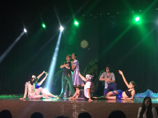 Colégio cuiabano promove festival de teatro em língua estrangeira para incentivar alunos