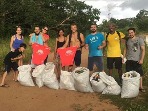 Grupo que organiza aes de limpeza na Chapada retira 350kg de lixo da Martinha e Porto do Inferno