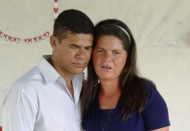 Casal vende feijoada a partir de R$ 15 para conquistar o sonho da casa prpria em Cuiab