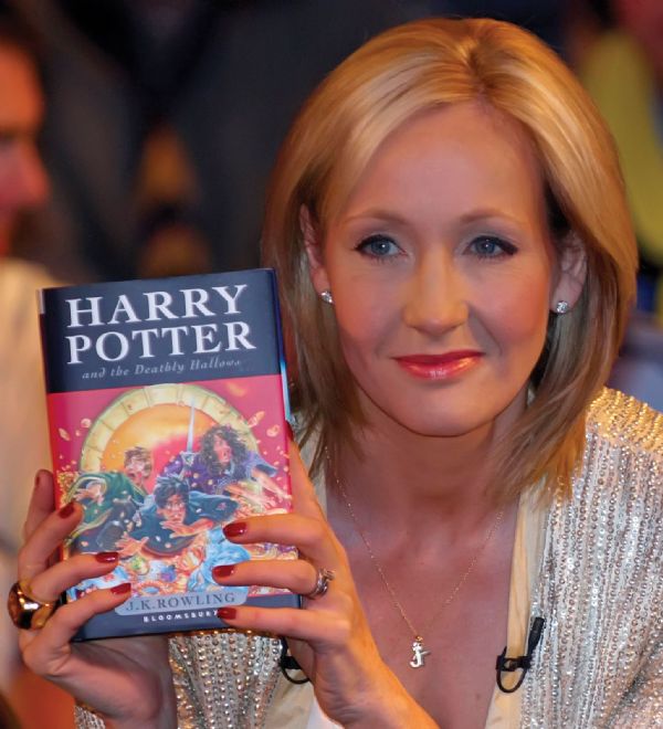 J.K. Rowling anuncia retorno de Harry Potter atravs do twitter; Saiba mais