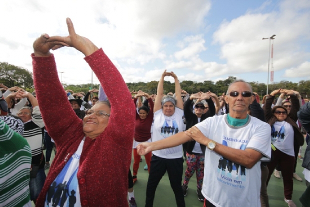 Caminhada Vida em Movimento leva 300 idosos ao Parque das guas em projeto do Guilherme Maluf