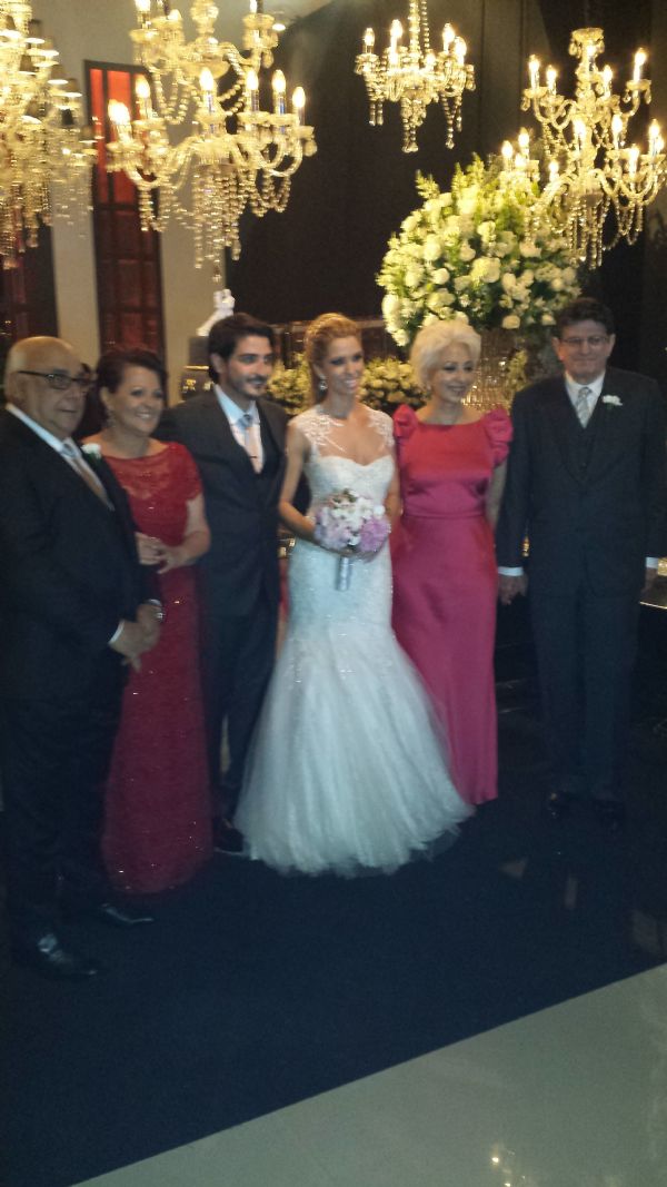Os noivos lindos Yasmine e Rodrigo, abenoados pelos pais. Foi lindo!