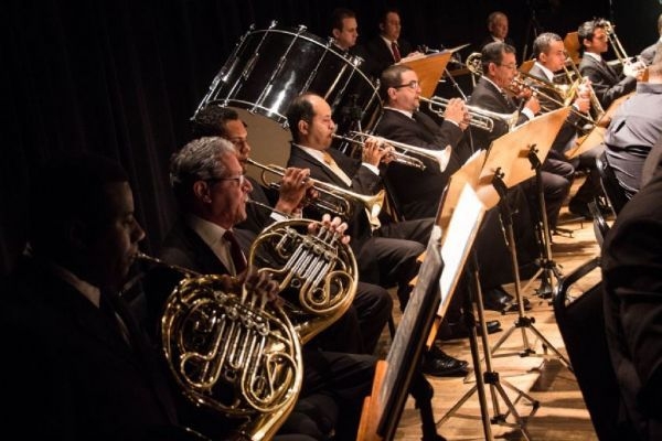 Orquestra da UFMT realiza concerto em aluso ao Outubro Rosa com solista e regente convidados