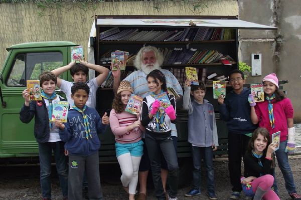 H 9 anos Clvis Matos 'transporta' livros para o interior; Conhea o Incluso Literria