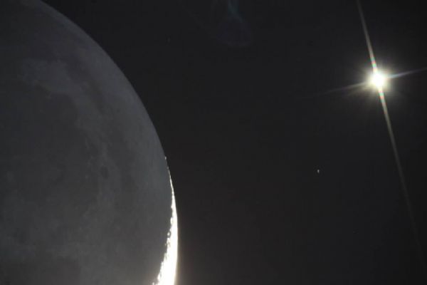 Planeta Vênus se 'aproxima' da Lua em fenômeno e encanta Cuiabá veja fotos