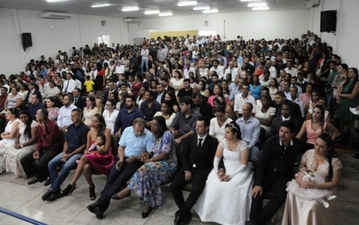 Casamento humanizado realiza sonho de mais de 400 apaixonados