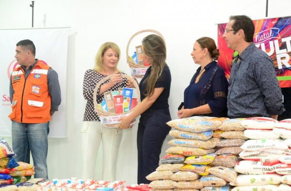 Sala da Mulher entrega duas toneladas de alimentos ao 'Natal para Todos' do NAV