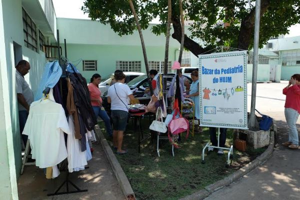 Bazar arrecada fundos para festa de natal da ala peditrica do Hospital Julio Muller