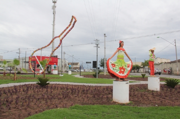 Prefeitura entrega revitalizao da rotatria da Viola de Cocho