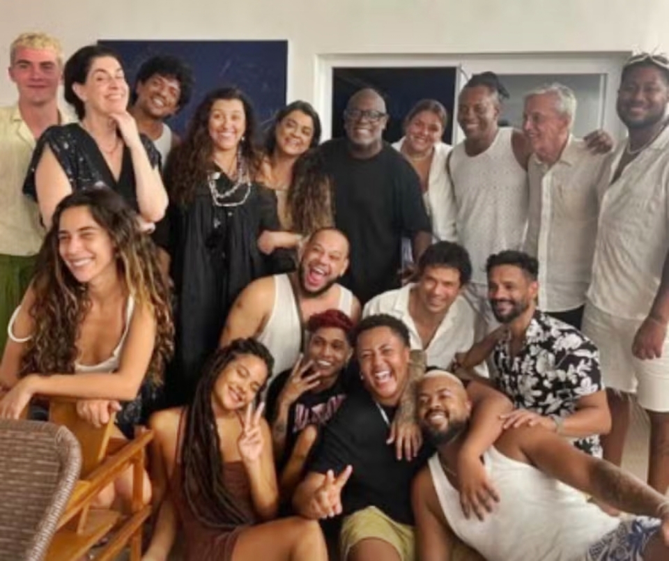 Bella Campos se rene com Regina Caz, Preta Gil e outros famosos na casa de Caetano Veloso