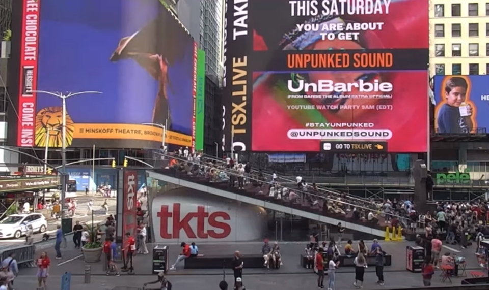 15 segundos por R$ 191: cuiabanos aderem  tendencia de publicidade em teles da Times Square