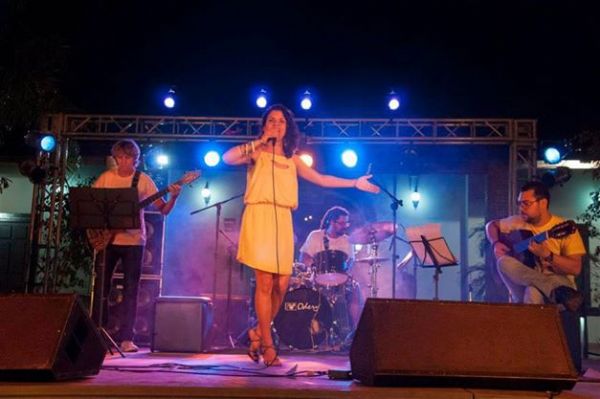 Luciana Bonfim incrementa o samba com instrumentos regionais em novo show