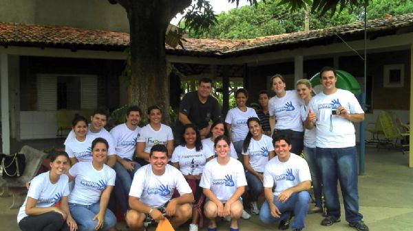 Jovens solidrios levam alegria a crianas e idosos de diversas comunidades de Mato Grosso