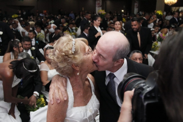 Casamento Social dos 300 anos rene mais de 2,5 mil pessoas; veja fotos