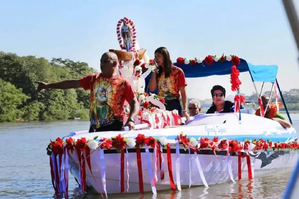 Festa de So Pedro tem peixada gratuita, corrida de canoa e concurso de maior comedor de ventrecha