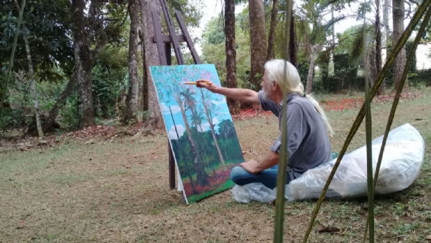 Artista plstico expe obras que pintou nos ltimos 21 anos em Chapada dos Guimares