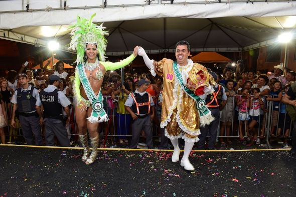 Rei Momo e Rainha do carnaval de 2015 so empossados na Praa da Mandioca; Veja fotos