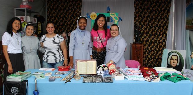 Em encerramento do Vinde e Vede, irmãs compartilham projeto de caridade infantil 