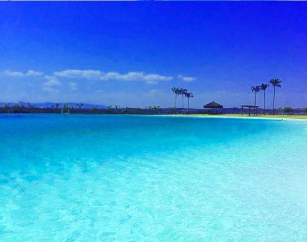 Mar do Caribe inspirou lagoa artificial criada no Brasil Beach Home Resort, em Cuiabá