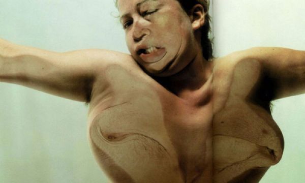 A violncia das cirurgias plsticas inspira a esttica bizarra das fotos de Jenny Saville e Glen Luchford