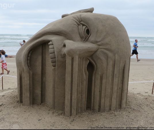 Conhea as esculturas de areia hiper realistas de Guy-Olivier Deveau