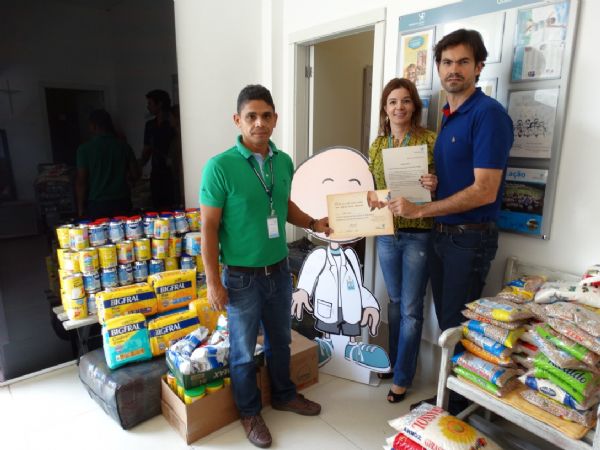 Hospital do Cncer de Mato Grosso recebe doao de leite e fraldas