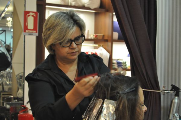 Cabeleireira de Mato Grosso tem penteado escolhido como melhor do ano em concurso nacional