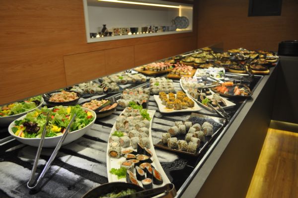 Nova opo do comida japonesa: Sushi Box abre restaurante  quilo no Shopping Goiabeiras