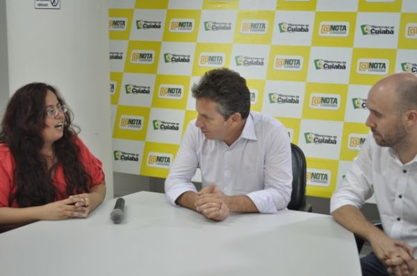 Patrcia Pontes da AMPA ao lado do prefeito Mauro Mendes e secretrio de Cultura, Alberto Machado