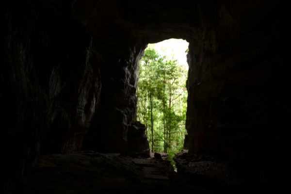 Entrada da caverna Kiogo Brado