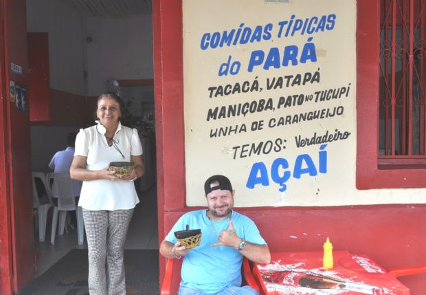 Paraense faz sucesso em Cuiab vendendo aa puro, tacac e outras comidas do Norte do pas