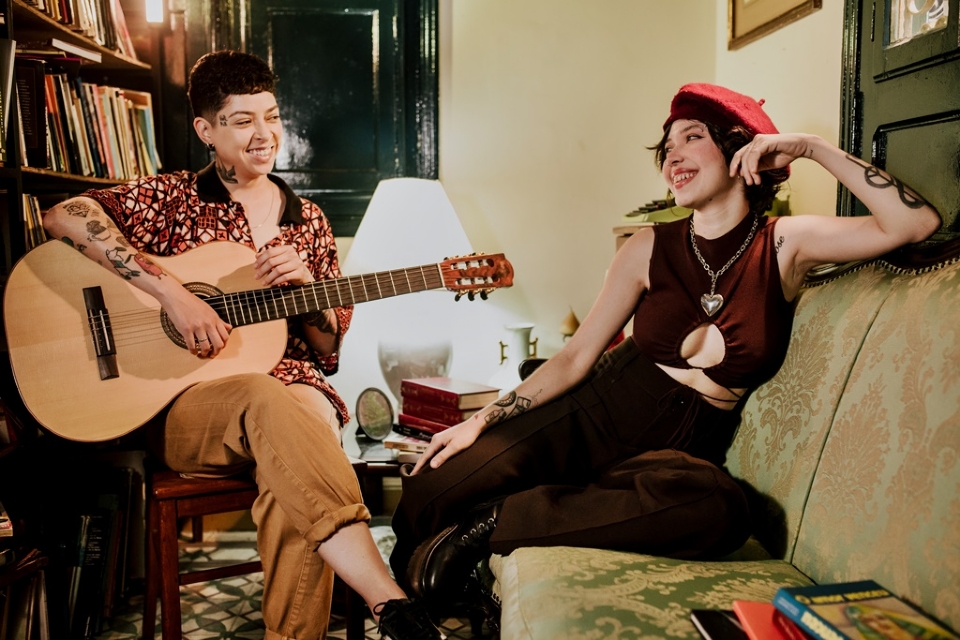 Paula Shaira e cantora de Rondnia lanam clipe de msica autoral sobre paixo entre mulheres