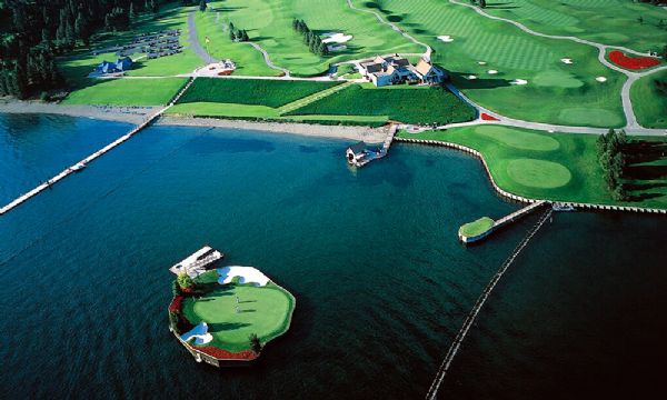 O impressionante campo de golf que flutua no meio do mar; Veja fotos